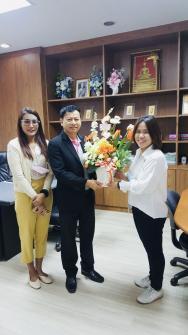 ผู้อำนวยการเขตควบคุมและบริหารหนี้ภาค 10 มอบหมายผู้แทน แสดงความยินดีกับกรรมการผู้จัดการ ท่านใหม่ ของสำนักงานของทุนพัฒนาเมืองในภูมิภาค